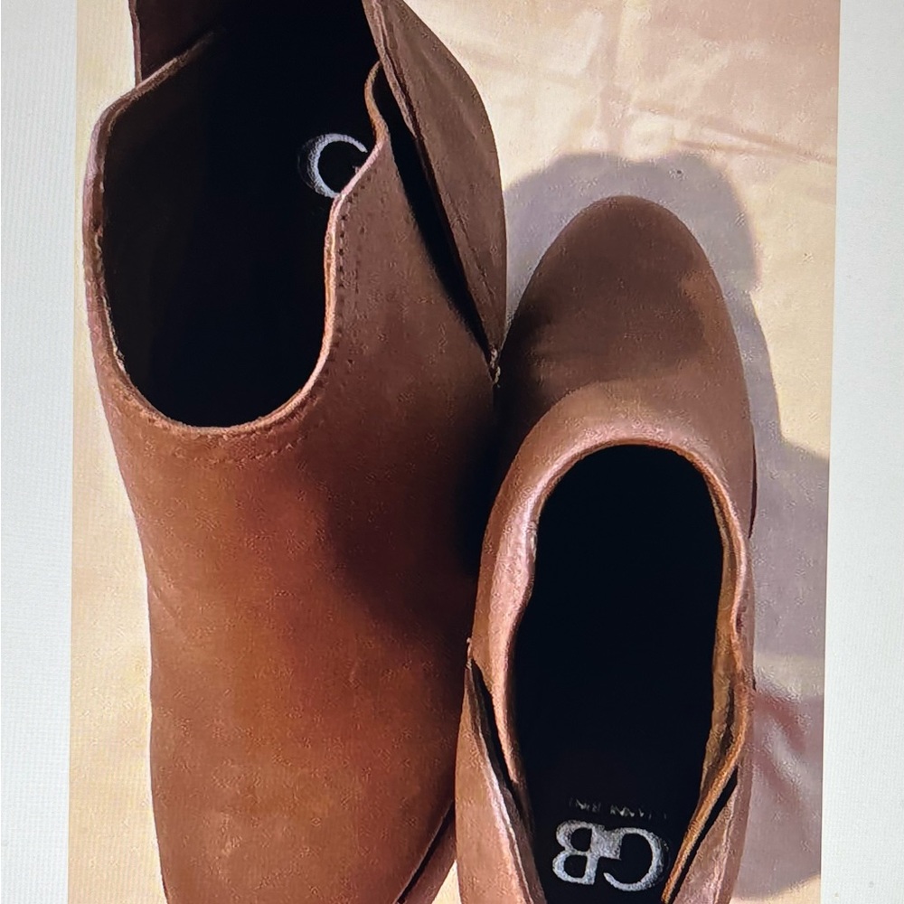 GB Leather Tan Zip Closure, 3.5”Heels, Sz-9M Booties .